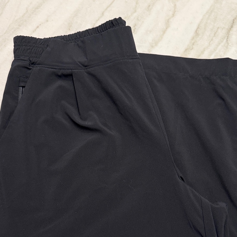 Athleta black light fabric capri size 12